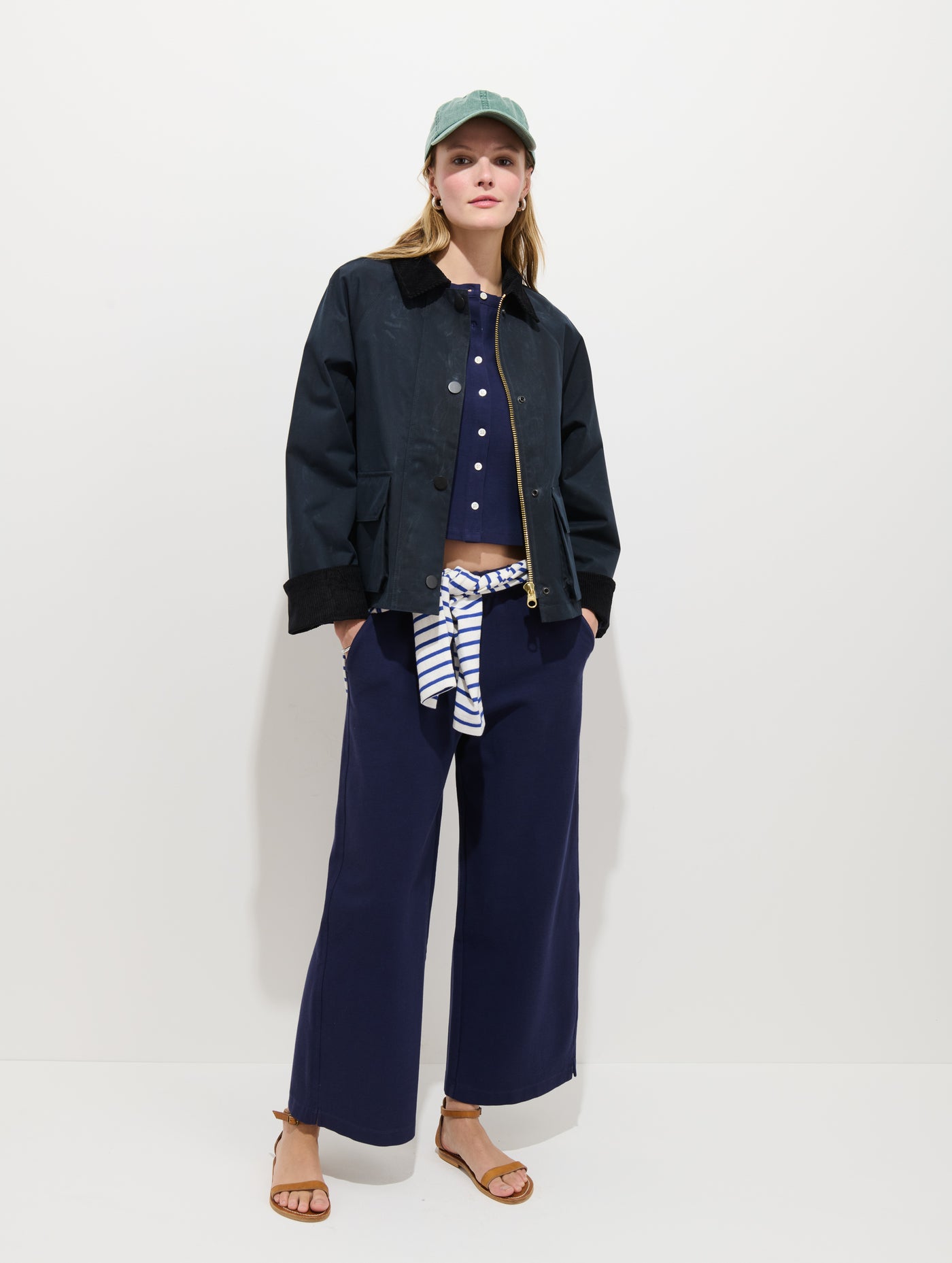 Chiltern Cropped Jacket In Waxed Canvas