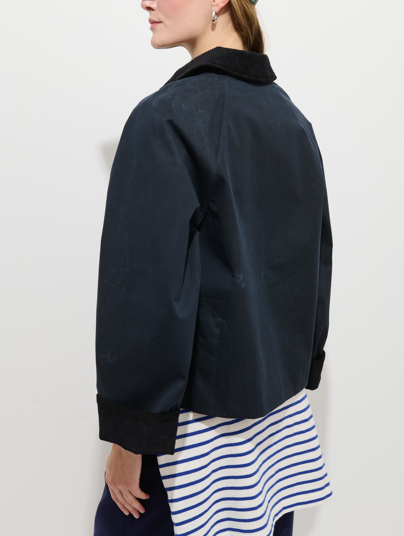 Chiltern Cropped Jacket In Waxed Canvas
