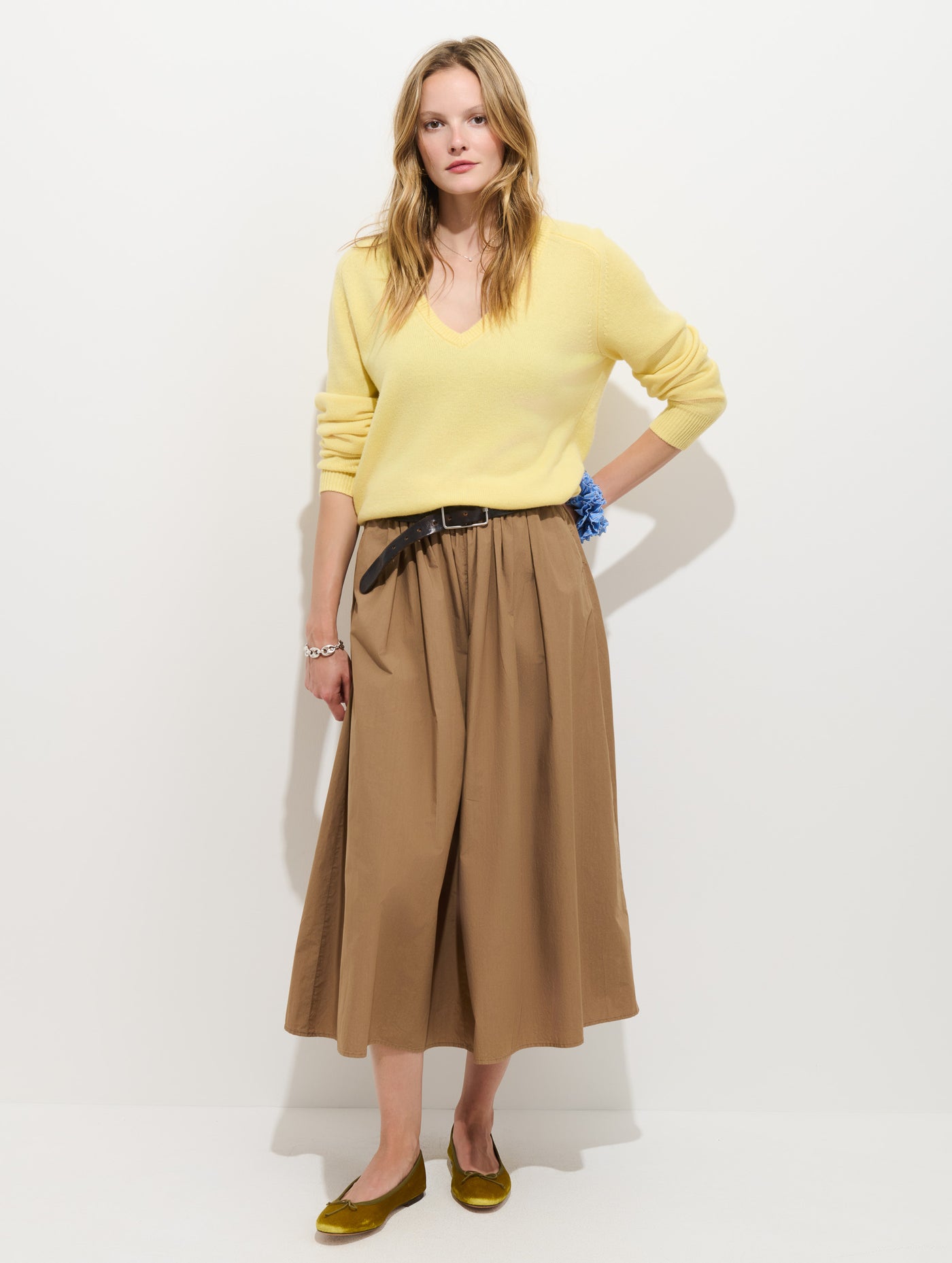 Montmartre V Neck Sweater in Cashmere