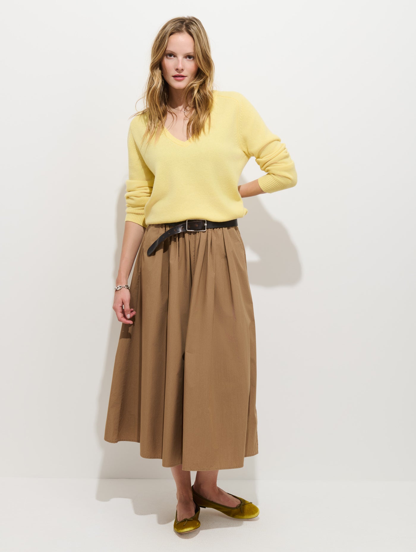 Montmartre V Neck Sweater in Cashmere