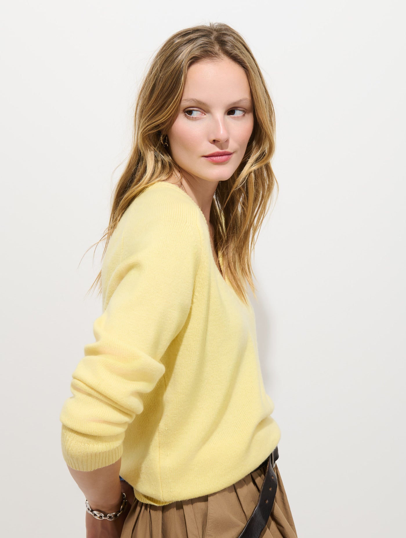 Montmartre V Neck Sweater in Cashmere