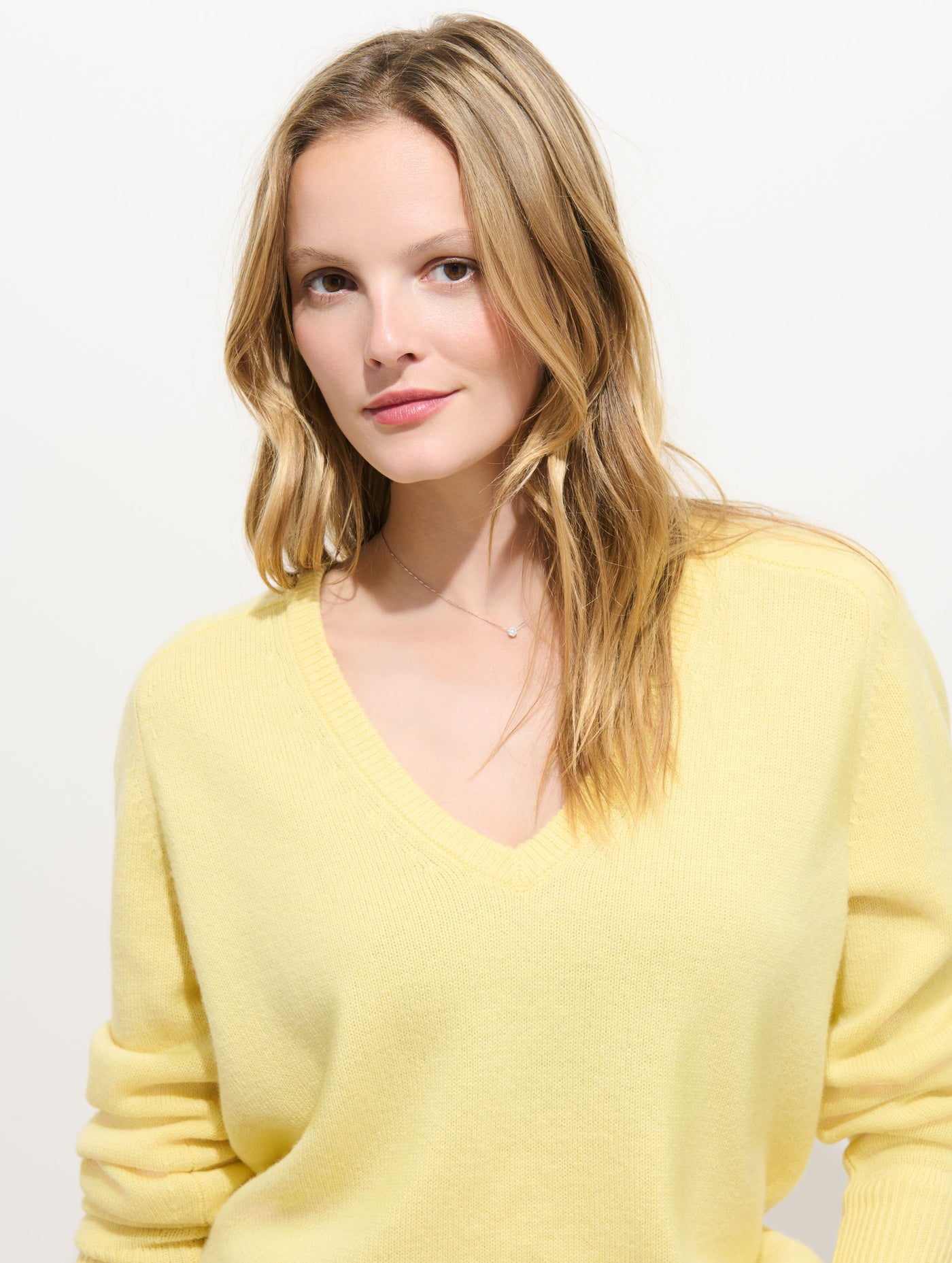 Montmartre V Neck Sweater in Cashmere