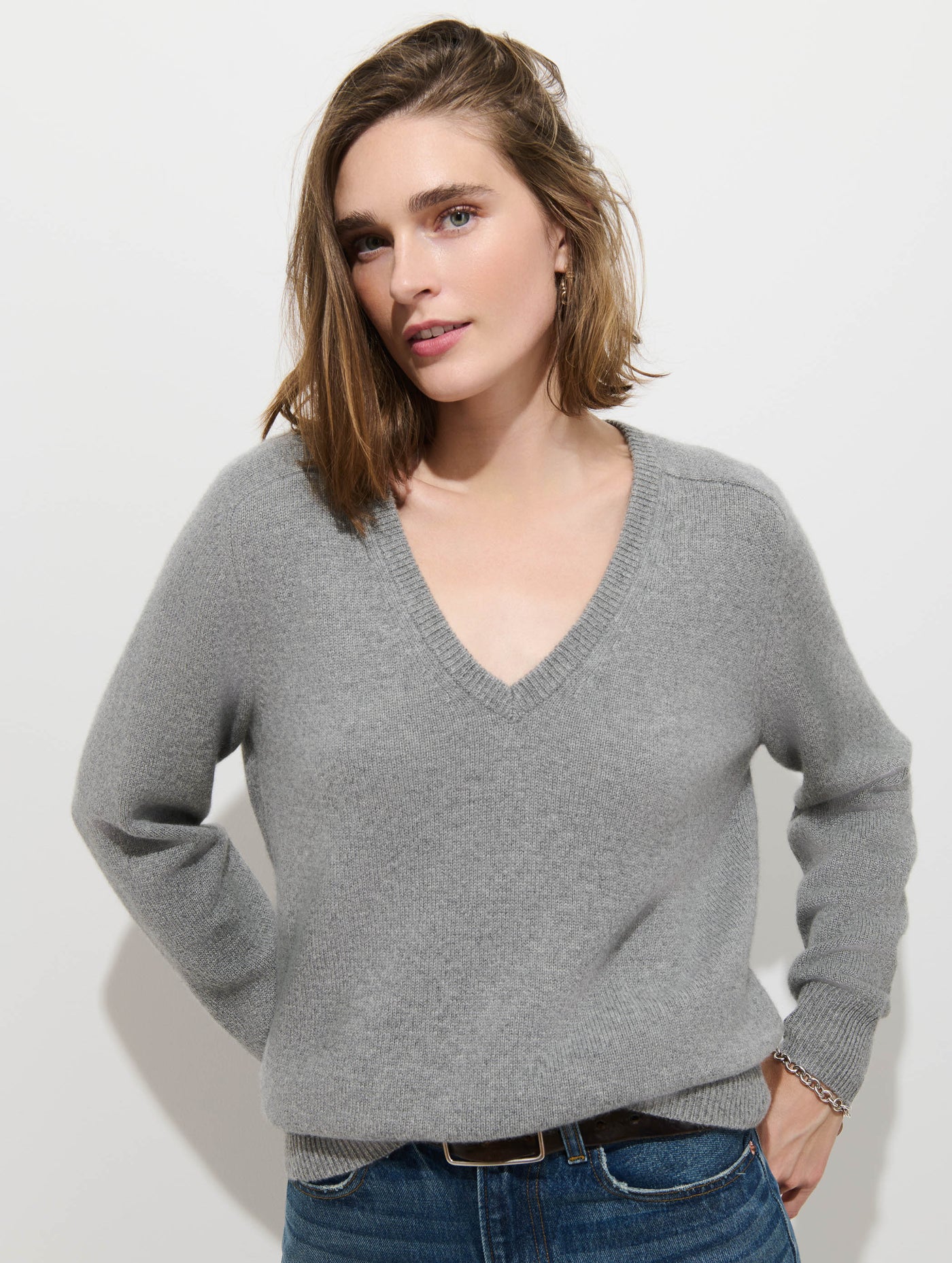 Montmartre V Neck Sweater in Cashmere
